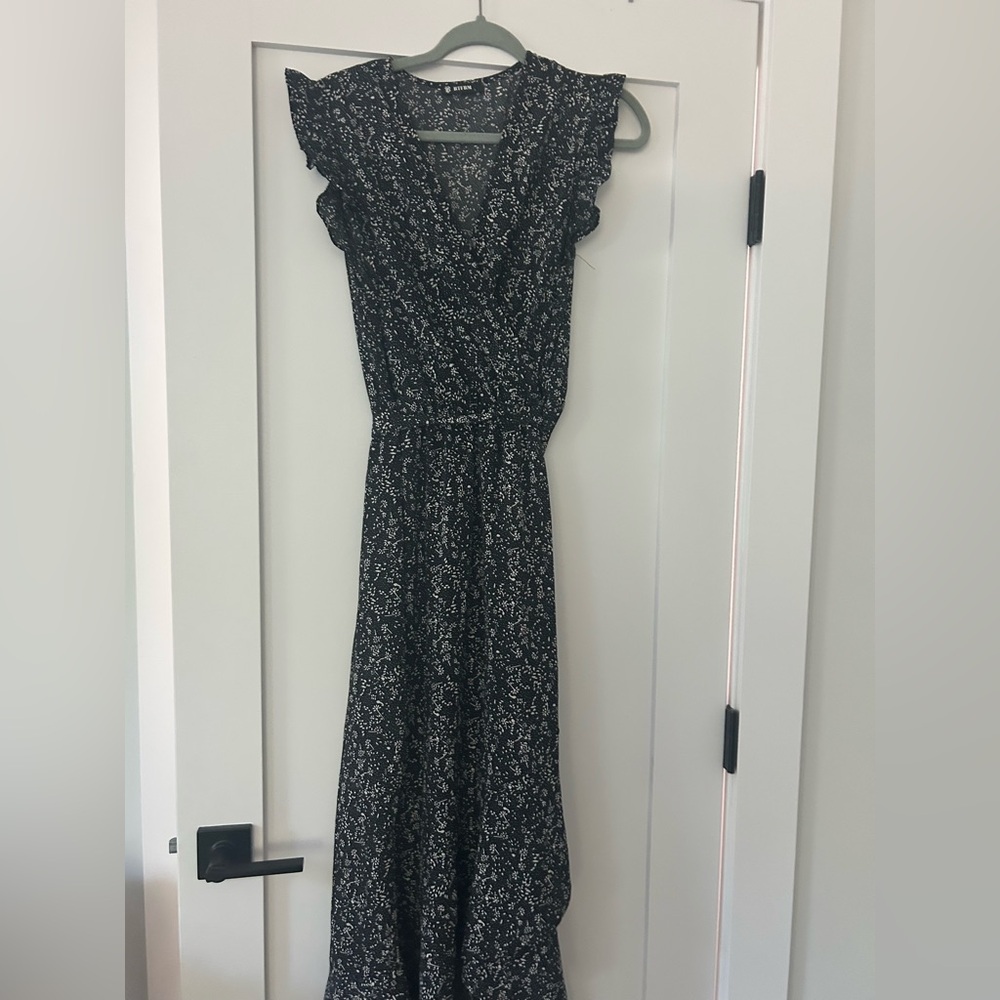 Elegant Black and White Floral Midi Dress